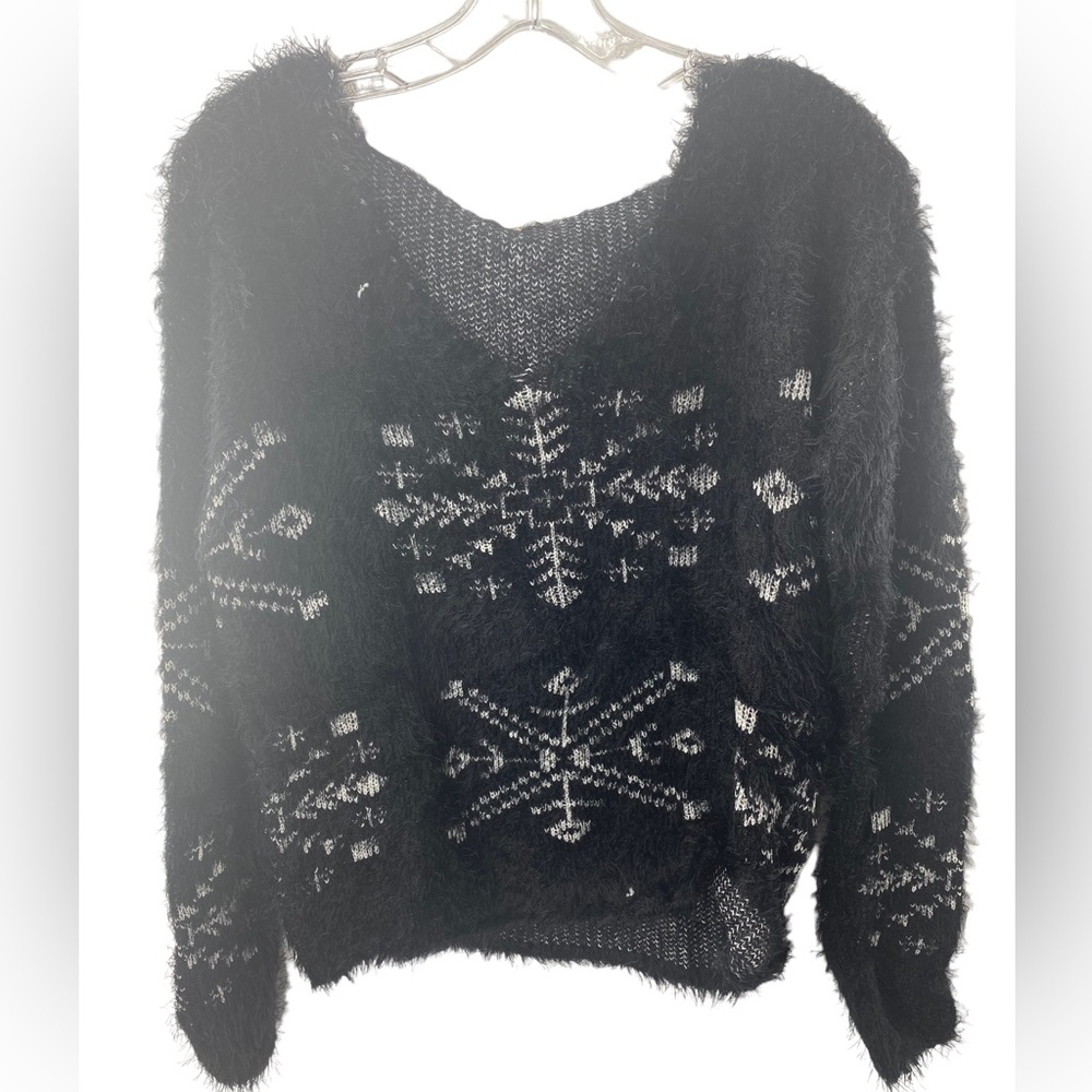 NWT Women soft Christmas knit pullover v-neck blouse loose. Fur like texture